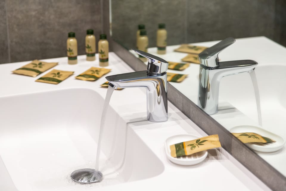 Superior Double Room, Balcony | Bathroom | Shower, rainfall showerhead, free toiletries, hair dryer