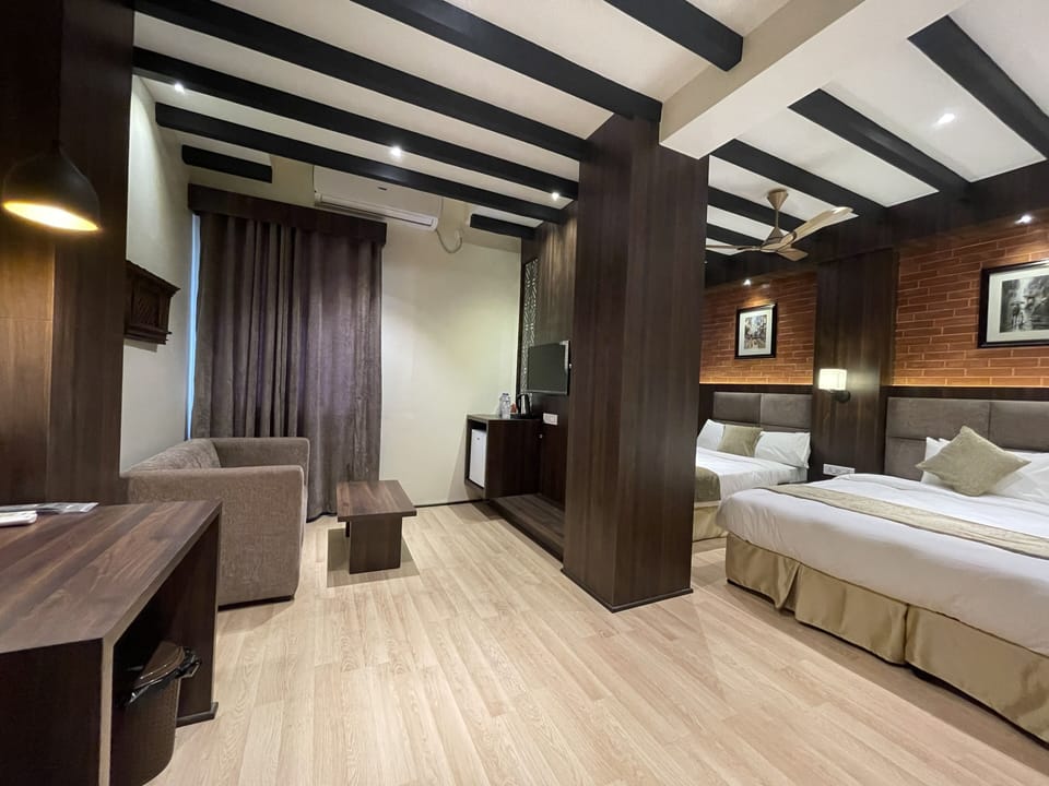 Executive Triple Room, 2 Queen Beds | 1 bedroom, premium bedding, memory foam beds, minibar