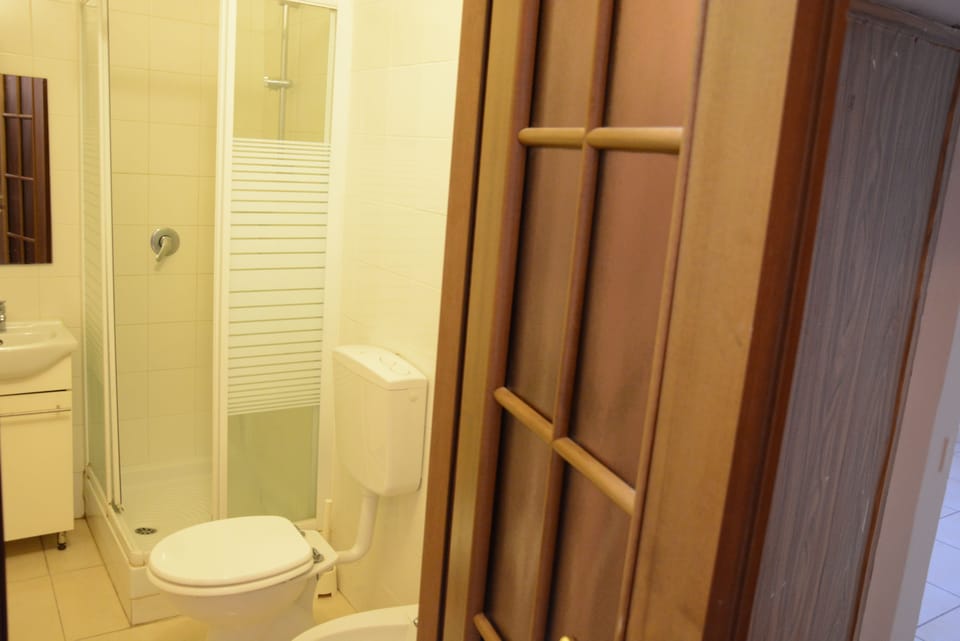 Shower, rainfall showerhead, towels