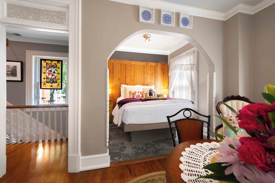 Col. Park Suite | Premium bedding, iron/ironing board (on request), WiFi (free)