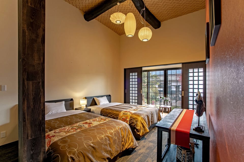 Deluxe Twin Room GR11 (No Vegetarian) | WiFi (free), bed sheets
