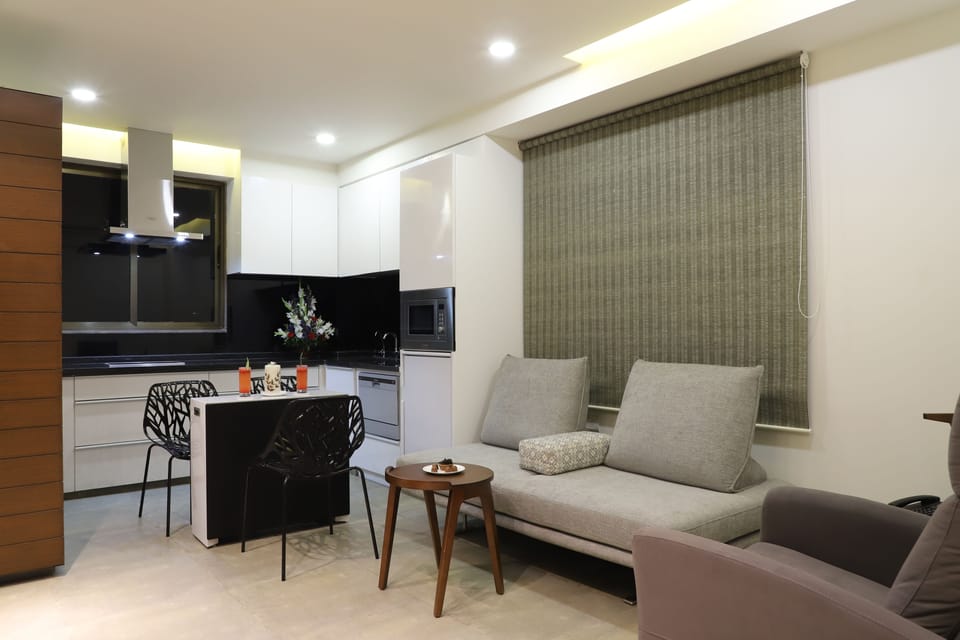 Executive Suite, 1 Bedroom, Non Smoking, City View | Living area | Flat-screen TV