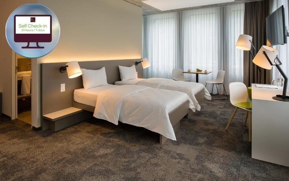 Junior Suite | Living area | Flat-screen TV