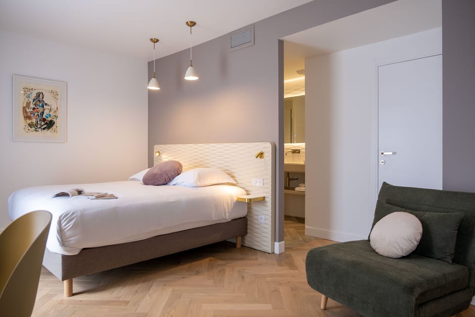 Junior Room | Premium bedding, desk, soundproofing, iron/ironing board