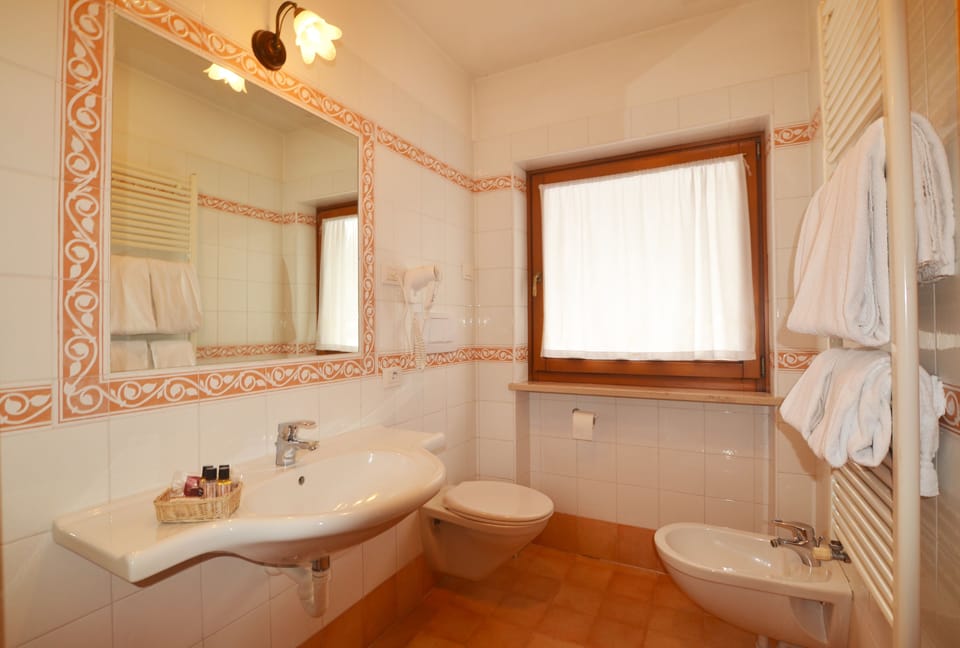Family Suite, 2 Bedrooms | Bathroom | Shower, free toiletries, hair dryer, bidet