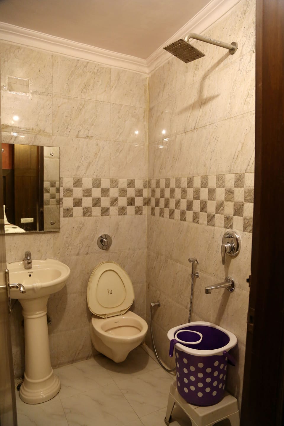 Shower, free toiletries, slippers, towels