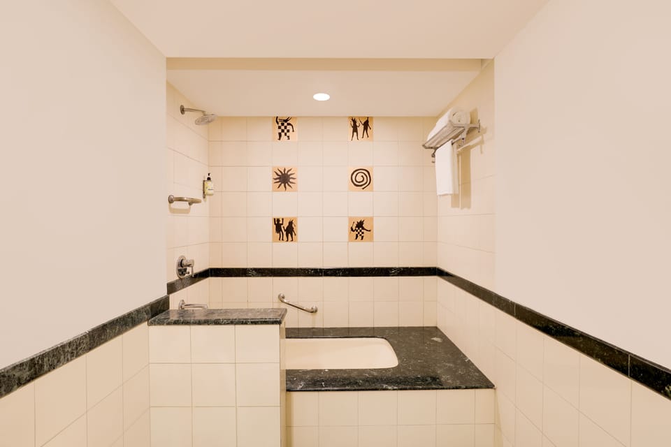 Executive Suite | Bathroom | Shower, free toiletries, hair dryer (on request), bathrobes