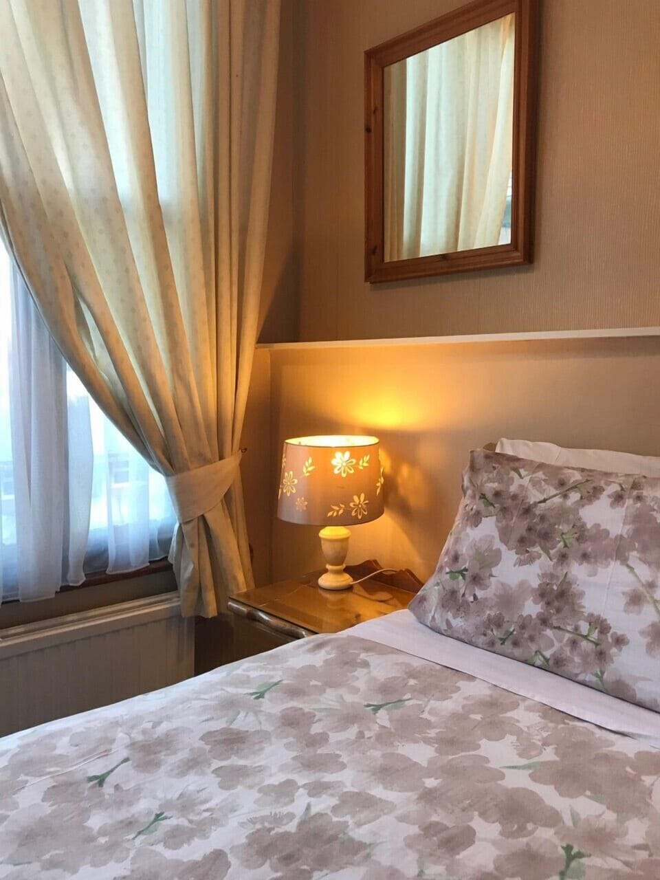 Double or Twin Room, Ensuite | Iron/ironing board (on request), WiFi (free), bed sheets