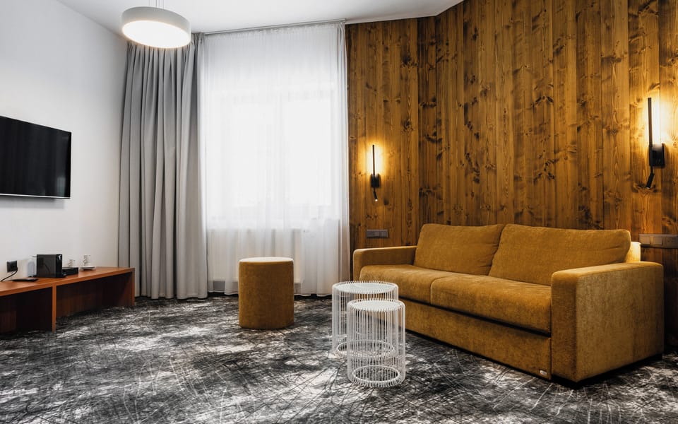 Standard Suite | Hypo-allergenic bedding available, Select Comfort beds, minibar