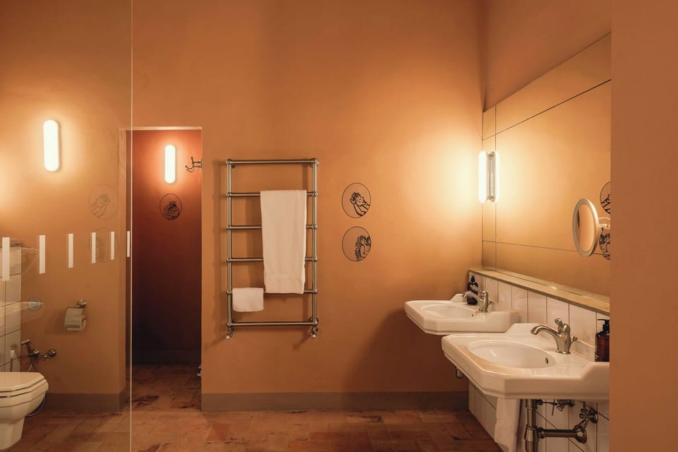 Garden Junior Suite | Bathroom | Free toiletries, hair dryer, bidet, towels