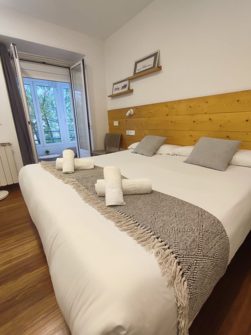 Superior Double Room, Balcony, City View | Living area | 20-inch flat-screen TV with digital channels