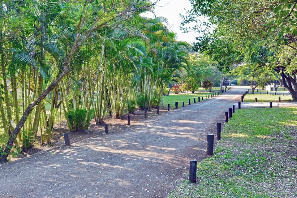 Luxury 2 bedroom Cottage | Garden view