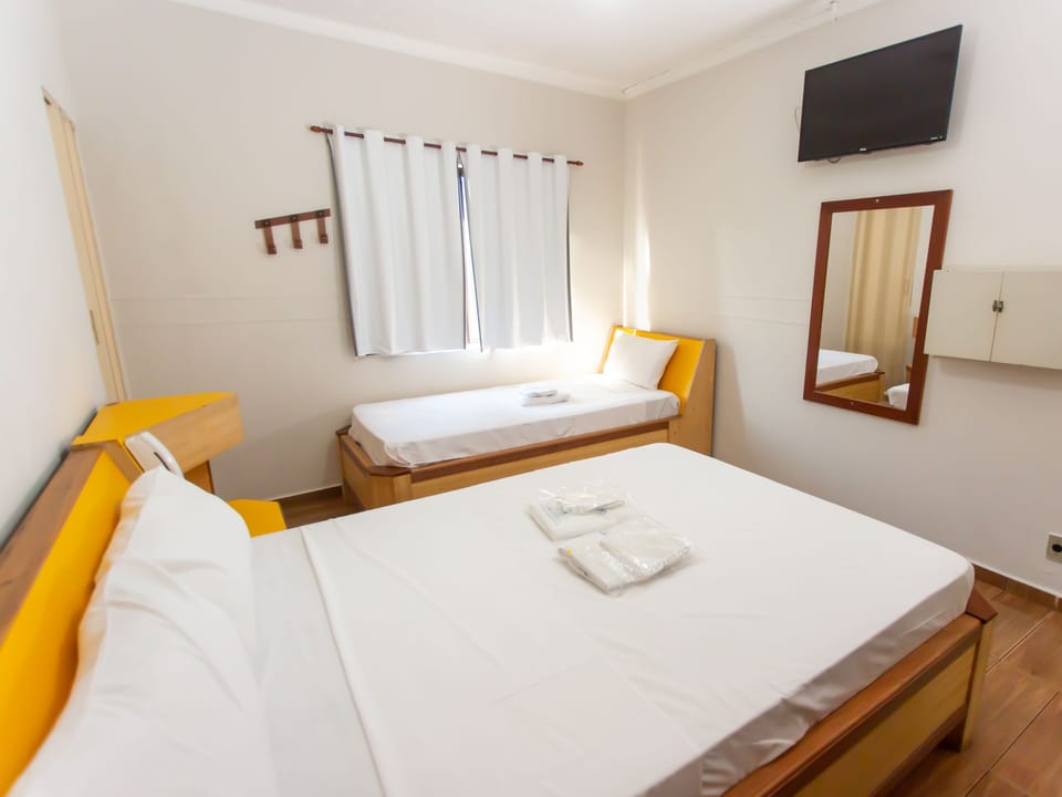 Triple Room | WiFi (free), bed sheets