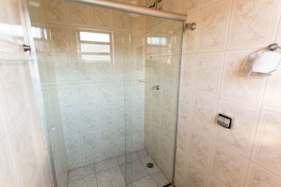Twin Room | Bathroom | Shower, towels, soap, shampoo