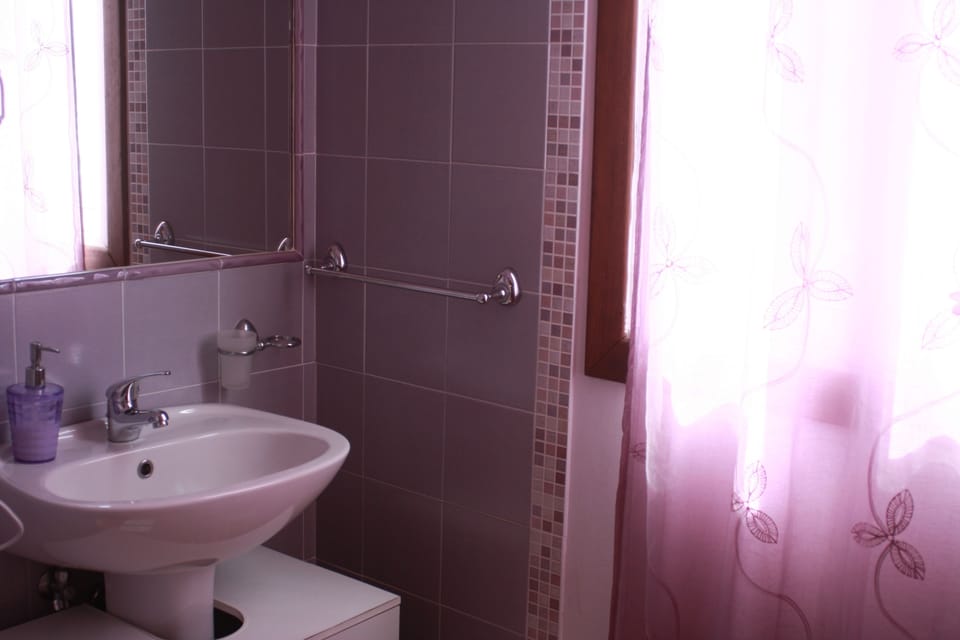 Standard Double Room | Bathroom | Shower, hair dryer, bathrobes, towels