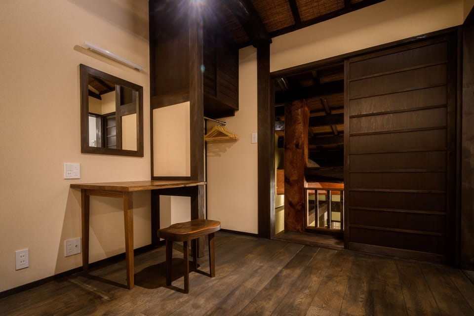 2 bedrooms, desk, blackout drapes, free WiFi