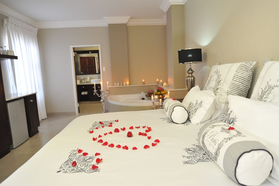 Superior Room | In-room safe, desk, iron/ironing board, WiFi (free)