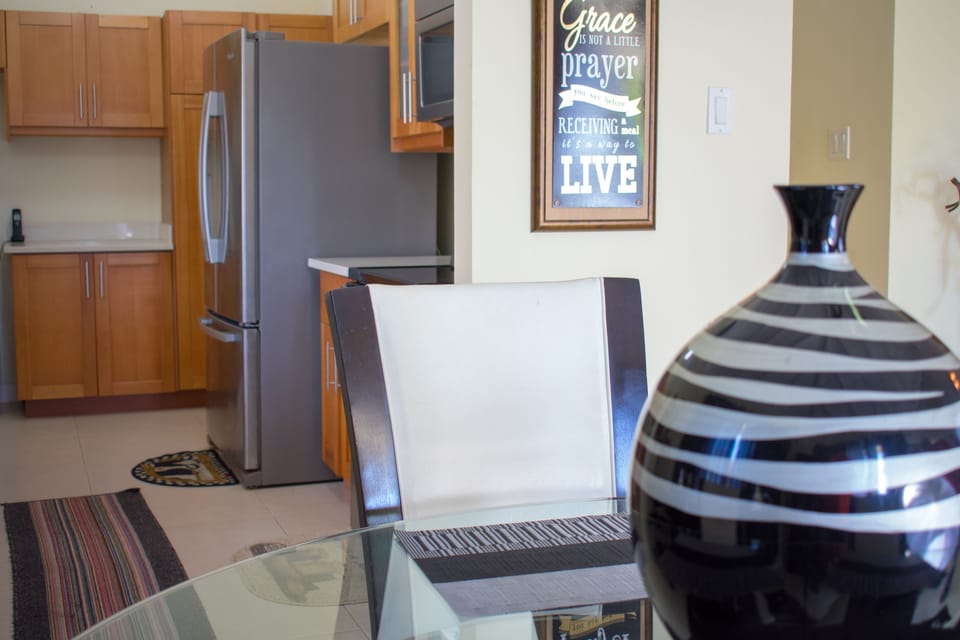 Luxury Villa, 3 Bedrooms, 2 Bathrooms | Living room | 53-inch flat-screen TV with cable channels, TV, DVD player
