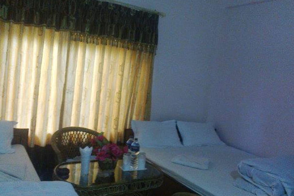 Deluxe Room | Desk, iron/ironing board, free WiFi