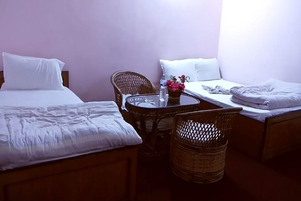 Deluxe Room | Bathroom | Shower, free toiletries, towels