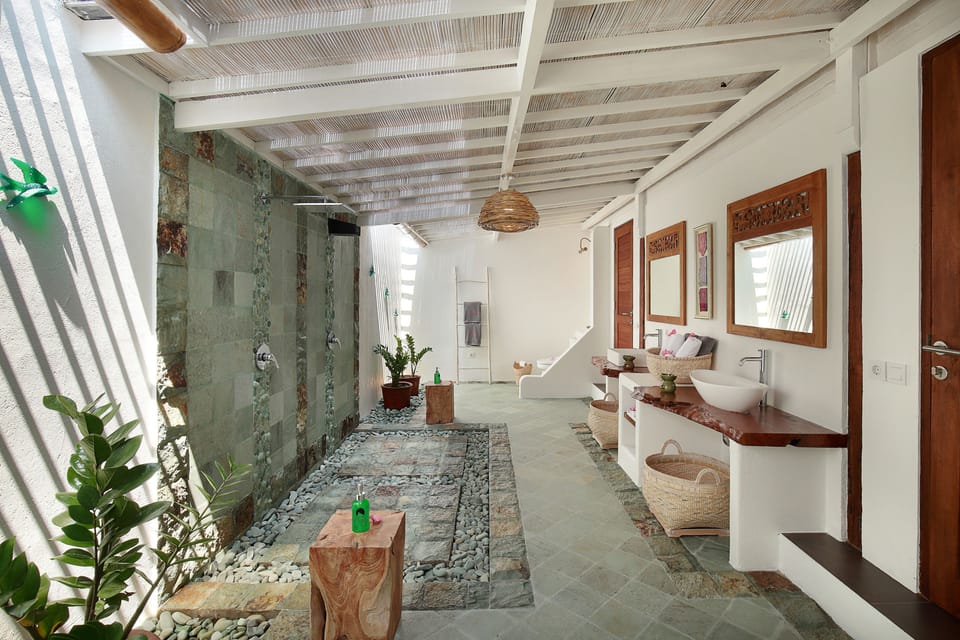 Shower, free toiletries, hair dryer, slippers