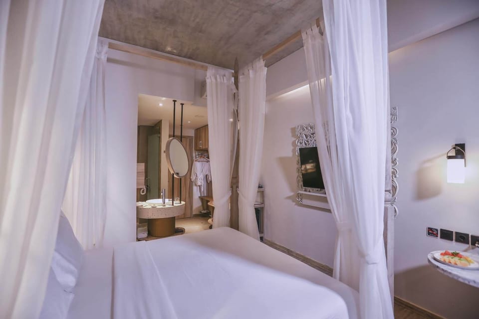 In-room safe, desk, laptop workspace, soundproofing