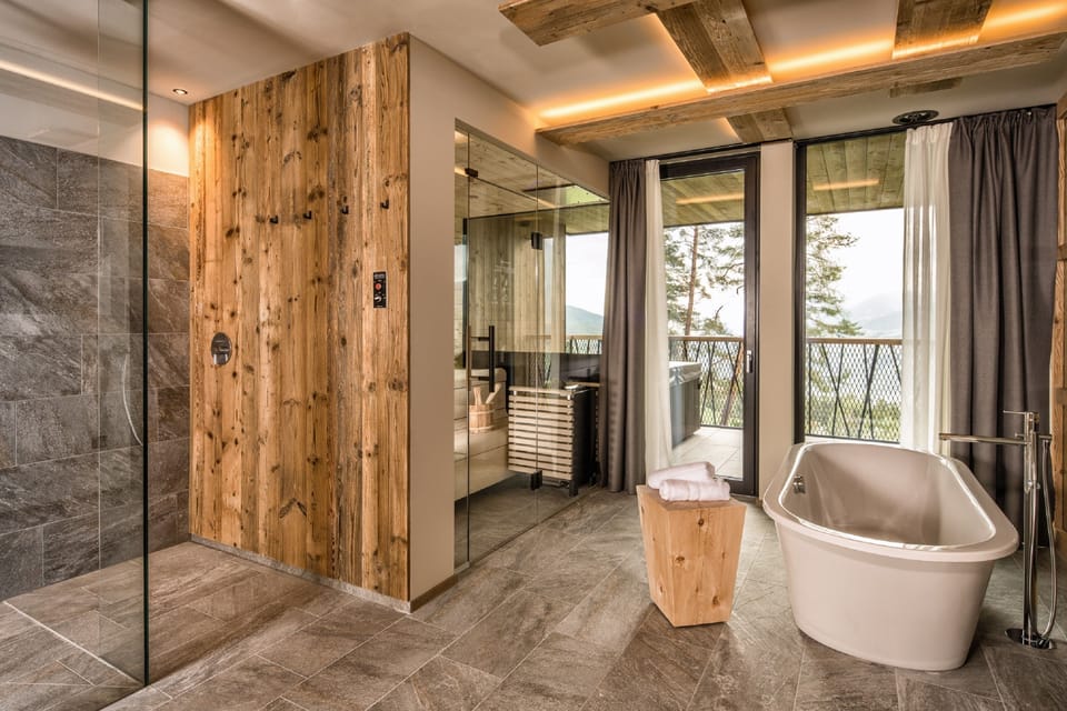 Suite (Treetop) | Premium bedding, in-room safe, desk, laptop workspace