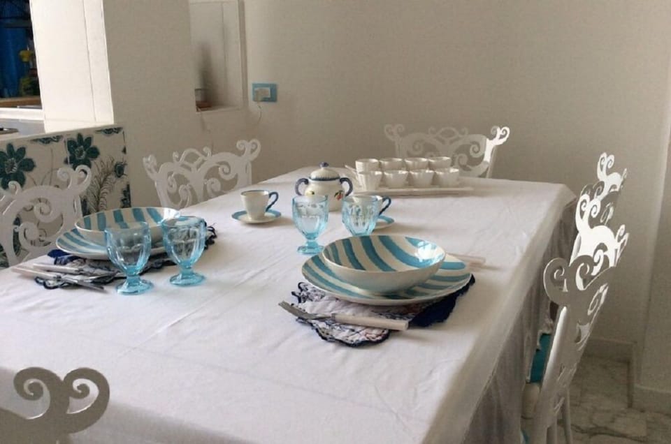 Suite, Balcony, Sea View | In-room dining