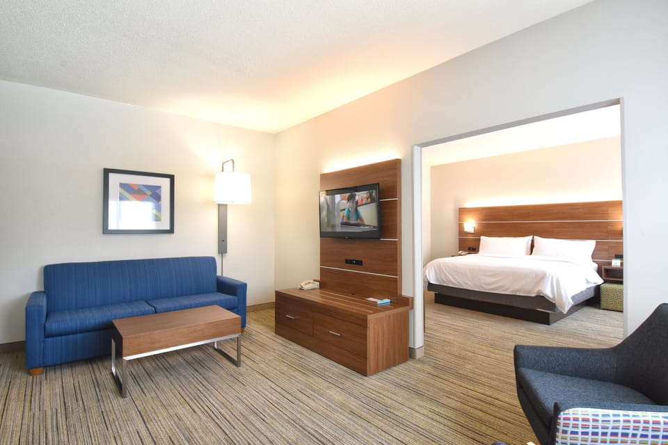 Suite, 1 King Bed (with Separate Living Area) | In-room safe, desk, laptop workspace, blackout drapes