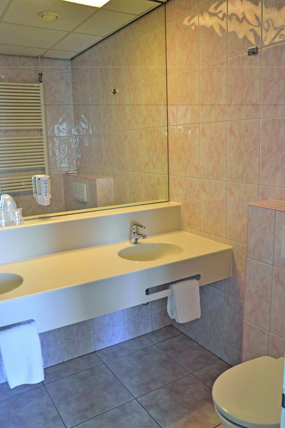 Triple Room | Bathroom | Eco-friendly toiletries, towels