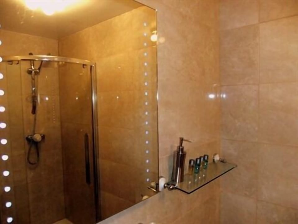 Family Triple Room, Ensuite ((2 Adults & 1 Child)) | Bathroom