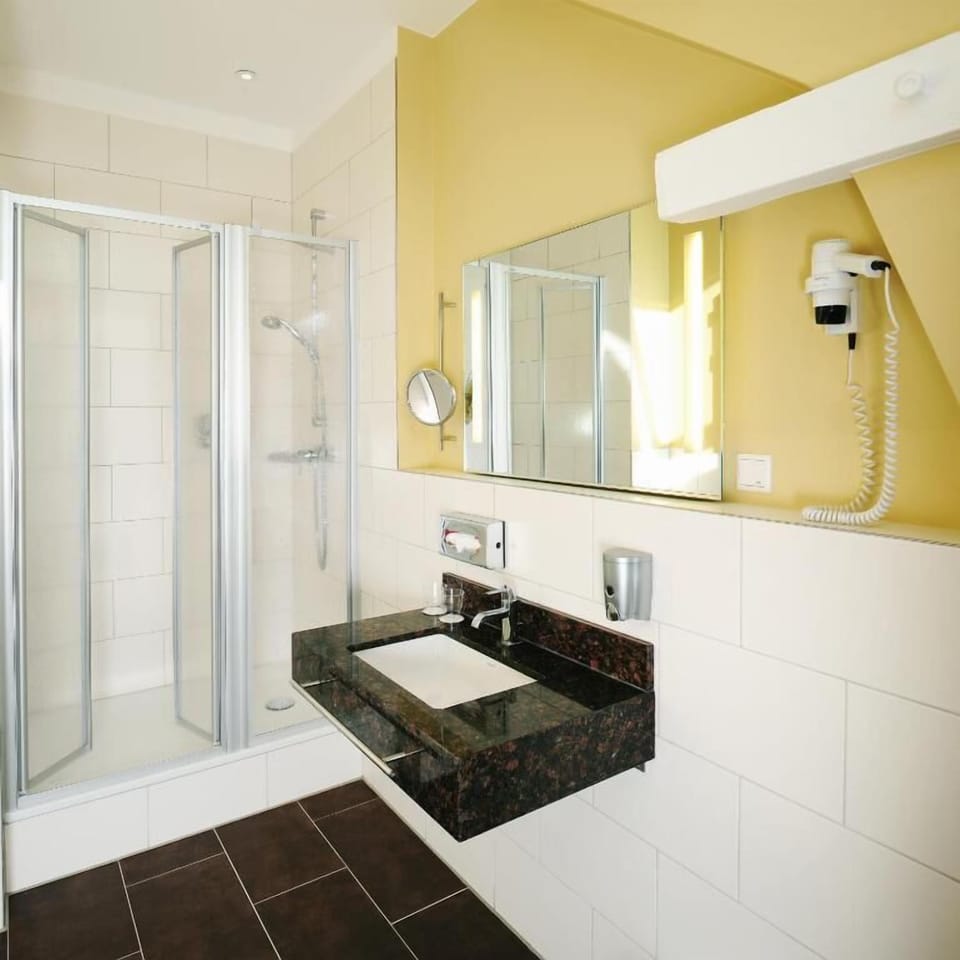 Shower, free toiletries, hair dryer, towels