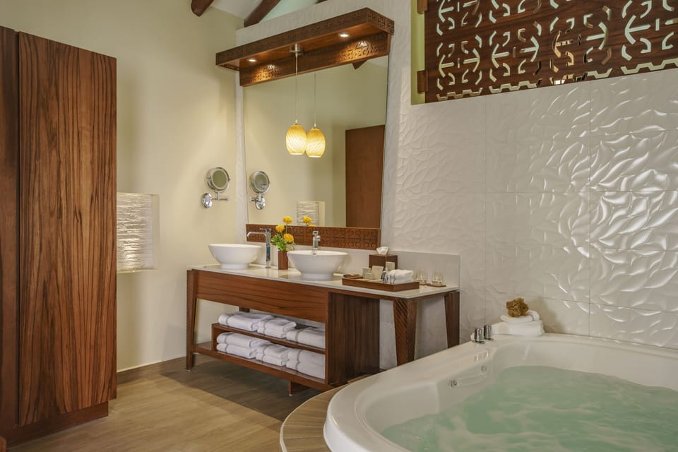 PALAFITOS ELITE OVERWATER BUNGALOW | 1 bedroom, free minibar, in-room safe, desk