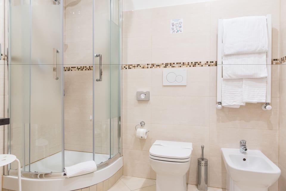 Classic Double Room | Bathroom | Shower, rainfall showerhead, designer toiletries, hair dryer