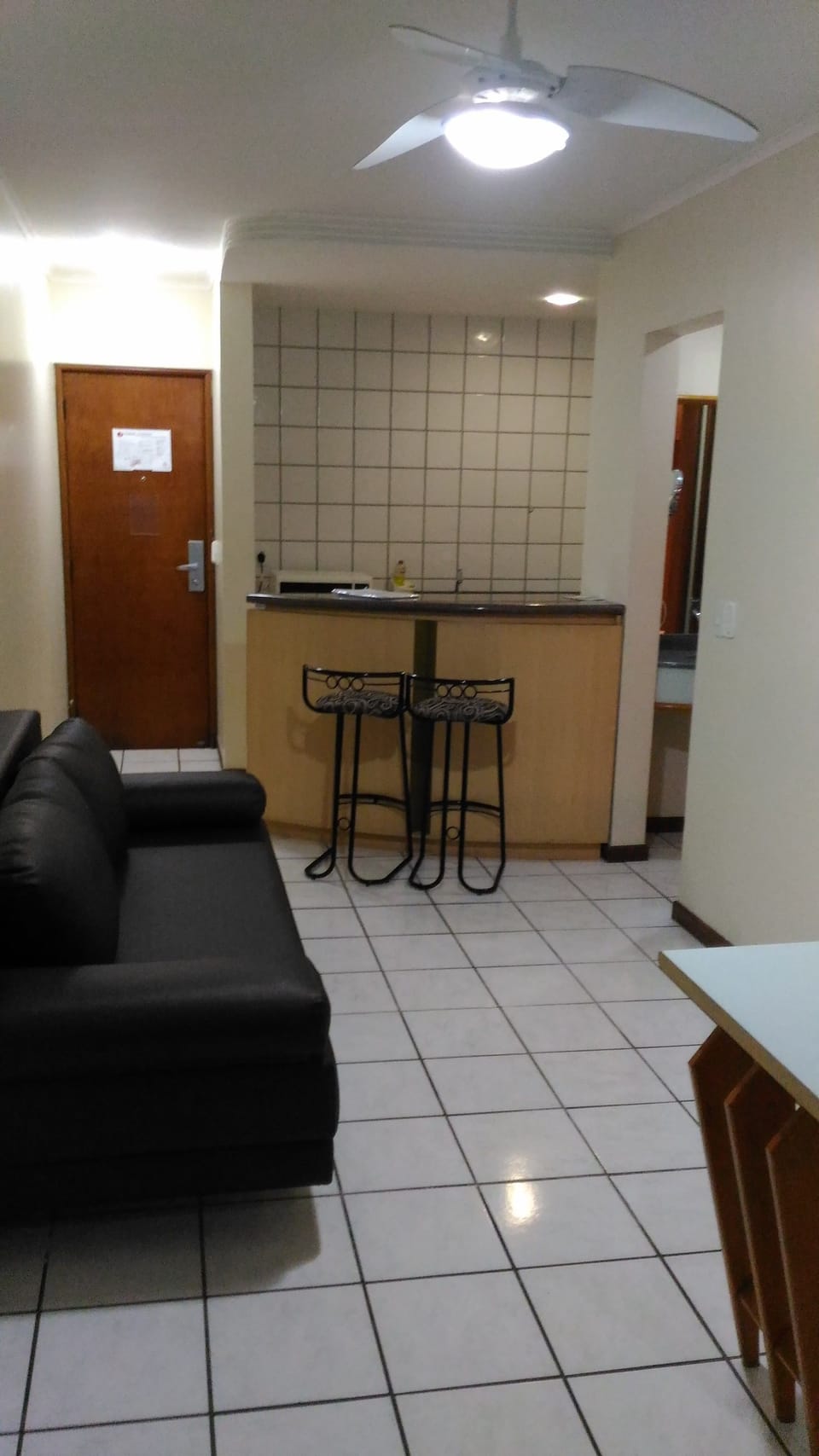 Apartamento 702 | Living room | Flat-screen TV