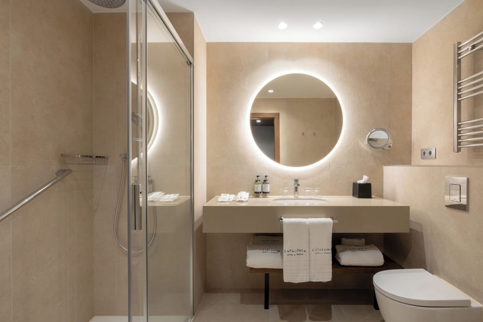 Eco-friendly toiletries, hair dryer, towels
