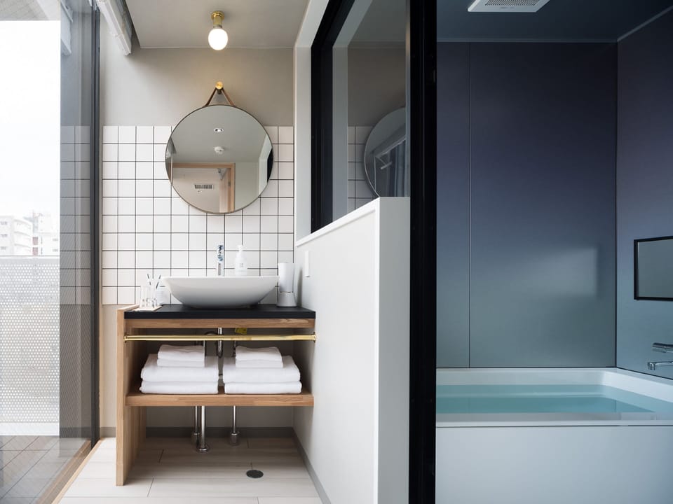 Junior Suite | Bathroom | Combined shower/tub, deep soaking tub, free toiletries, hair dryer