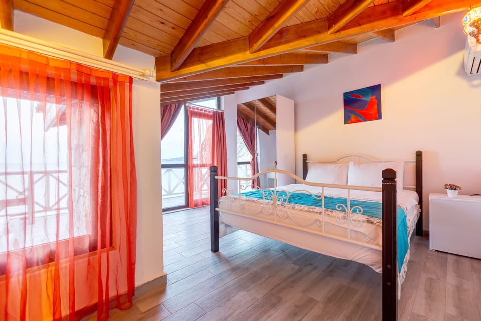 Honeymoon Room | Free WiFi