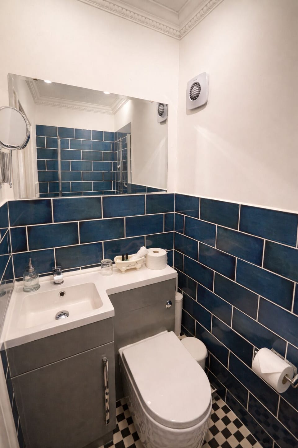 Single Room | Bathroom | Free toiletries, towels