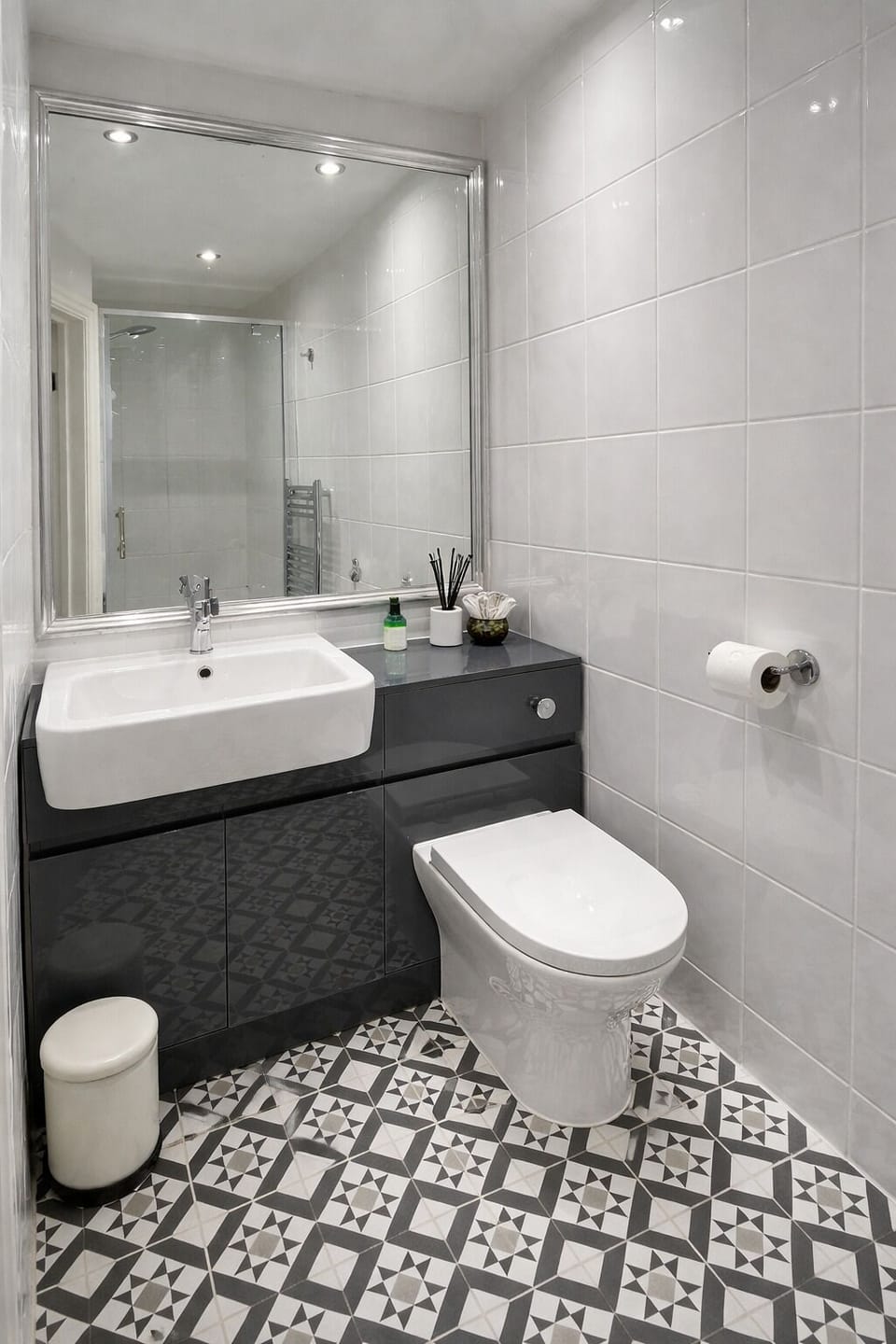 Superior Double Room | Bathroom | Free toiletries, towels