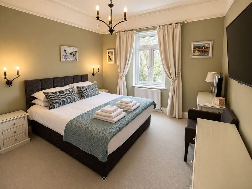 Superior Double Room | In-room safe, desk, internet, bed sheets