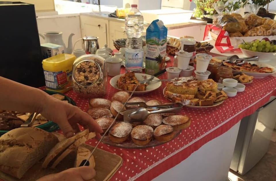 Free local cuisine breakfast