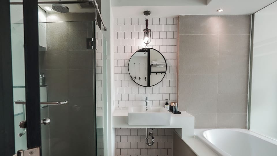 Deluxe Room, Pool Access | Bathroom | Shower, free toiletries, hair dryer, bathrobes