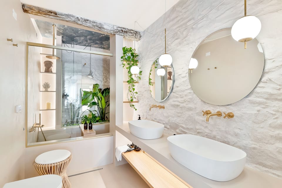 Luxury Suite, 1 King Bed, Annex Building | Bathroom | Shower, designer toiletries, hair dryer, bathrobes
