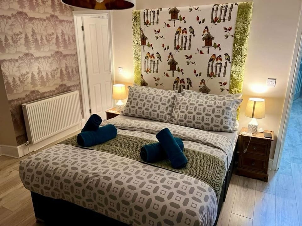 Double Room, River View (Room 7 Snowdon) | Iron/ironing board, free WiFi
