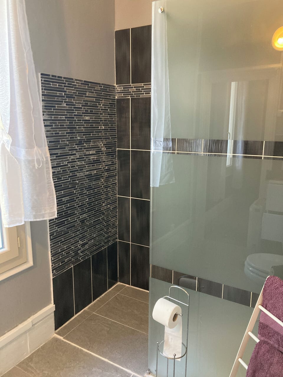 Panoramic Double Room (Celine) | Bathroom | Shower, free toiletries, hair dryer, towels