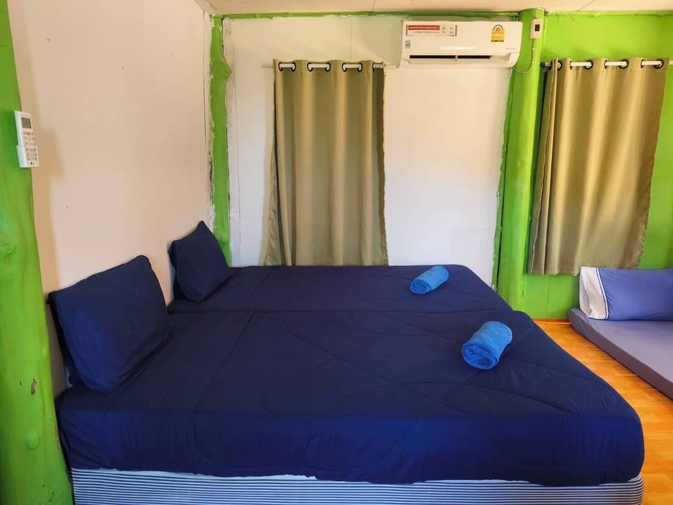 Bungalow with Sea View | Free minibar, desk