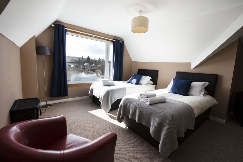 Basic Triple Room, 3 Twin Beds | In-room safe, desk, free WiFi, bed sheets