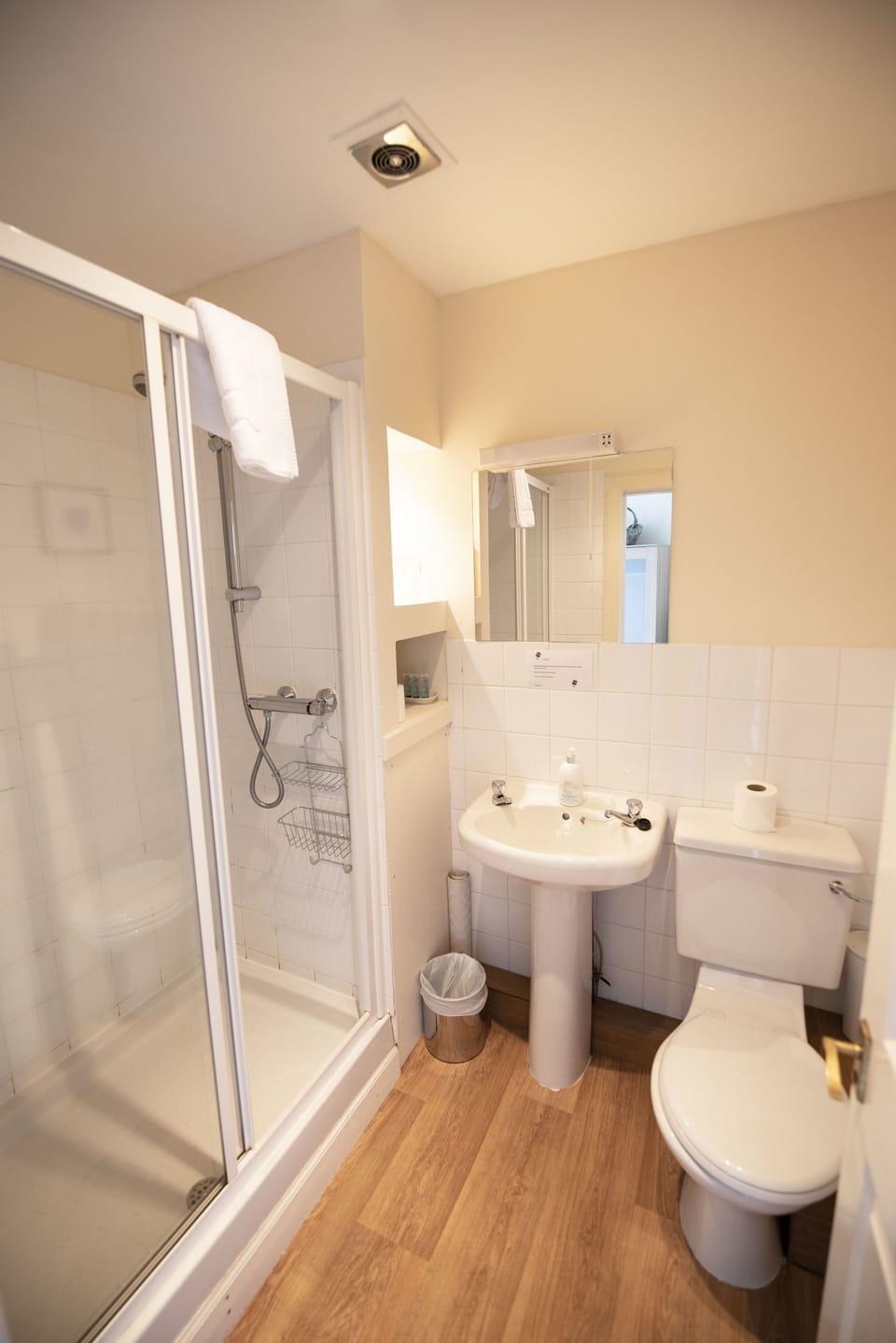 Family Room (Deluxe) | In-room safe, desk, free WiFi, bed sheets