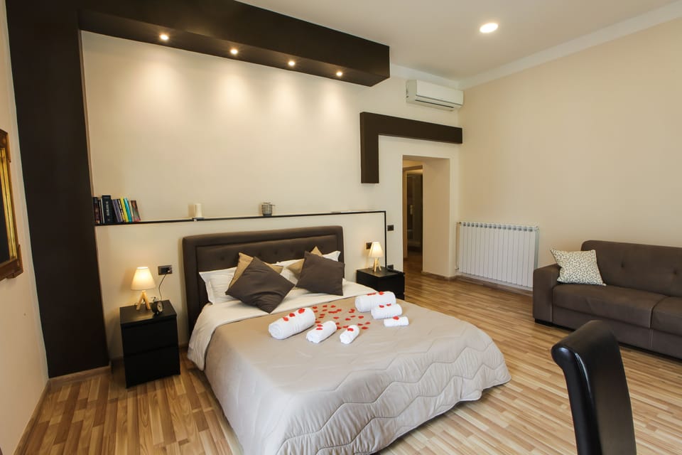 Family Room | Premium bedding, memory foam beds, minibar, desk